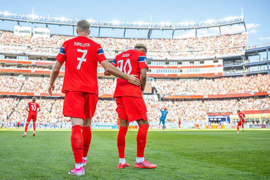 Alexander Sørloth and Antonio Nusa of Norway
