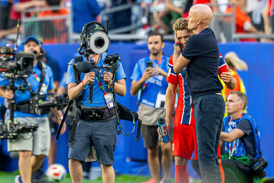Martin Ødegaard and head coach Ståle Solbakken of Norway