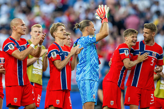 Martin Ødegaard, goalkeeper Ørjan Nyland, David Møller