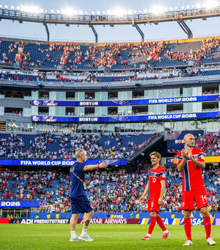 Team manager Are Hokstad and Martin Ødegaard of Norway