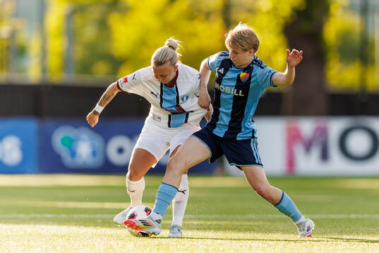 Malmö FFs Nathalie Hoff Persson och Djurgårdens Olivia
