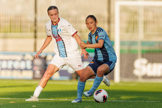 Malmö FFs Amy Joan Irene Sayer och Djurgårdens Urara