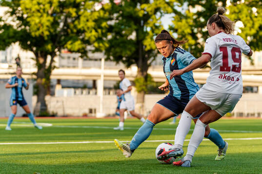 Djurgårdens Alexsandra Lobanova och Malmö FFs Larkin