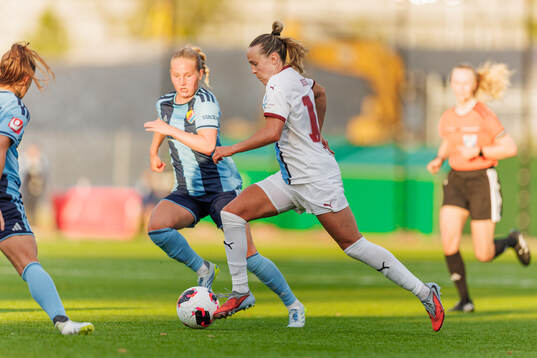 Djurgårdens Maria Olafsdottir Gros och Malmö FFs Larkin