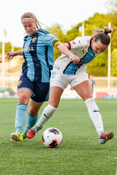 Djurgårdens Therese Åsland och Malmö FFs Larkin Russell