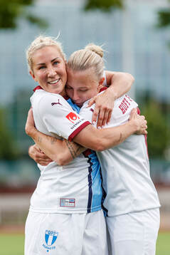 Malmö FFs Mia Persson och Nathalie Hoff Persson jublar