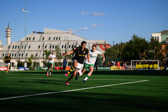 AIKs Anna Oskarsson och Hammarbys Sofia Reidy
