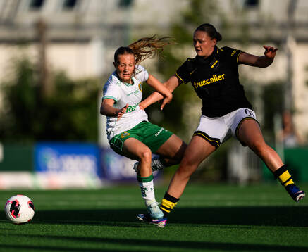 Hammarbys Fanny Peterson och AIKs Ellie Junetoft