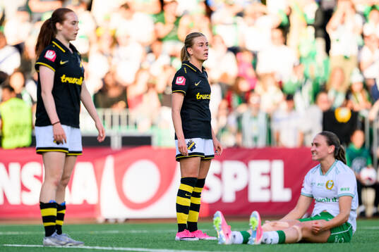 AIKs Ella Reidy och Olivia Lindstedt deppar