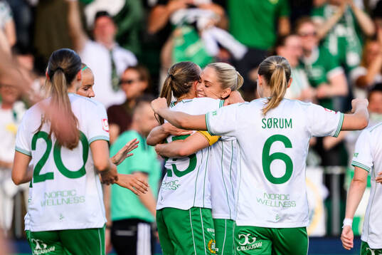 Hammarbys Fanny Peterson och Alice Carlsson jublar
