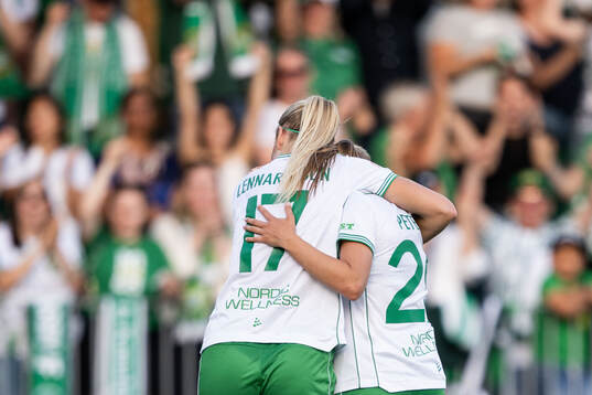Hammarbys Stina Lennartsson och Fanny Peterson jublar