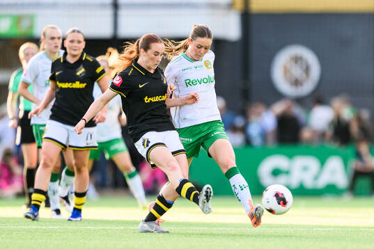 AIKs Ella Reidy och Hammarbys Svea Rehnberg