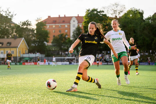 AIKs Janelle Yilmaz och Hammarbys Mathilde Janzen