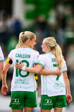 Hammarbys Alice Carlsson och Emilie Joramo jublar