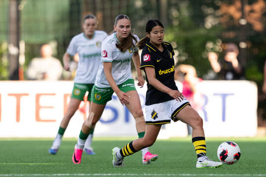 Hammarbys Vilde Hasund och AIKs Haruna Tabata