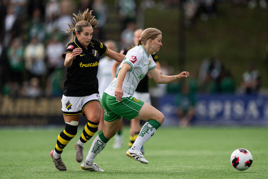 AIKs Felicia Saving och Hammarbys Hannah Sjödahl