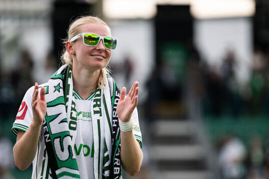 Hammarbys Emilie Joramo jublar