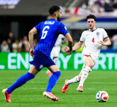 Josip Sutalo of Croatia and Declan Rice of England