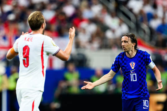 Harry Kane of England and Luka Modric of Croatia