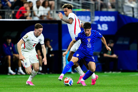 Elliot Anderson and Nico Oreilly of England and Martin