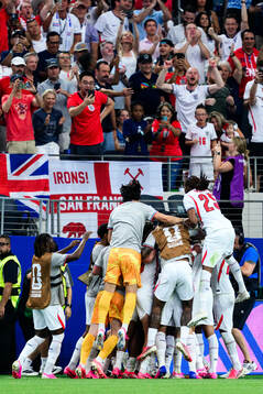 Players of England celebrate 4-2 by Marcus Rashford of