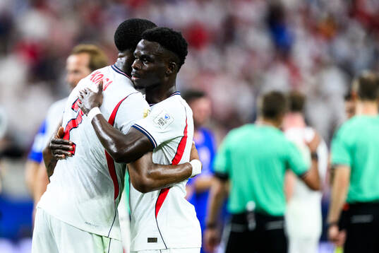 Ezri Konsa and Bukayo Saka of England