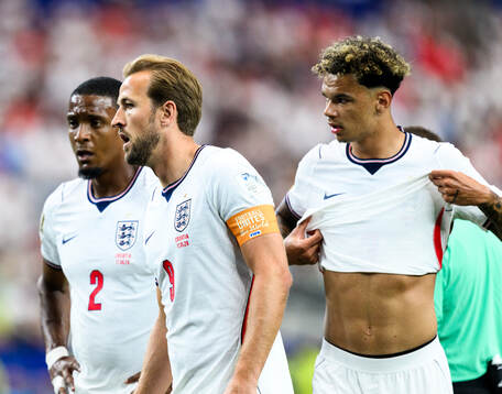 Ezri Konsa, Harry Kane and Nico Oreilly of England