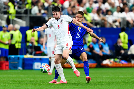 Declan Rice of England and Mario Pasalic of Croatia