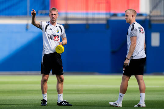 Head coach Graham Potter and goalkeeper coach Linus