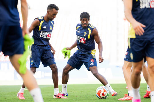 Taha Ali and Anthony Elanga of the Swedish national