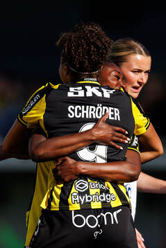 Häckens Felicia Schröder jublar