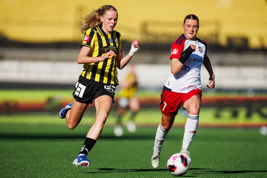 Häckens Thelma Pálmadottir och Rosengårds Thea Sørbo