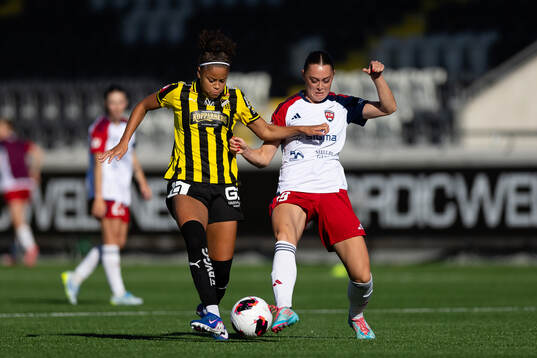 Häckens Felicia Schröder och Rosengårds Alice Enehov