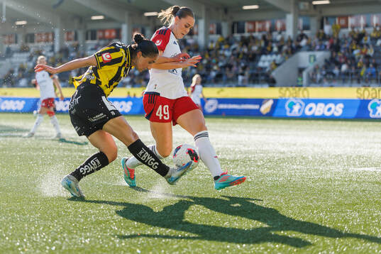 Häckens Nesrin Akgun och Rosengårds Alice Enehov
