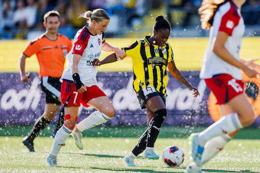 Rosengårds Thea Sørbo och Häckens Monica Jusu Bah