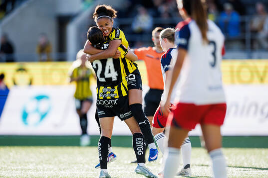 Häckens Felicia Schröder jublar
