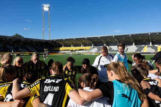 Häckens spelare och ledare samlade