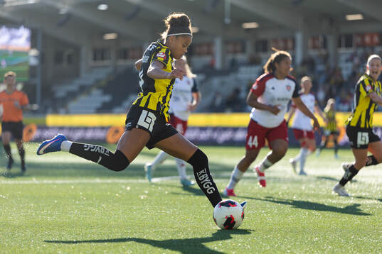 Häckens Felicia Schröder