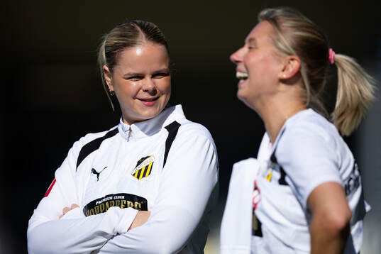 Häckens fysioterapeuter Ida Augustsson och Mikaela