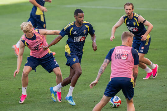 Lucas Bergvall and Alexander Isak of the Swedish national