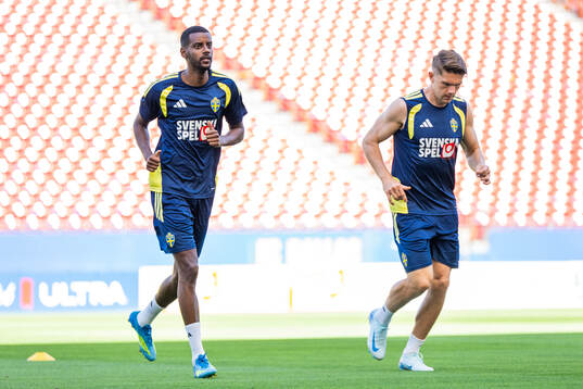 Alexander Isak and Viktor Gyökeres of the Swedish national