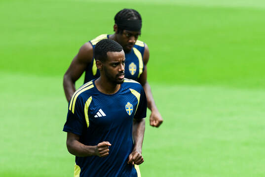 Alexander Isak and Anthony Elanga of the Swedish national