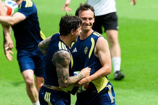 Victor Nilsson Lindelöf and Hjalmar Ekdal of the Swedish