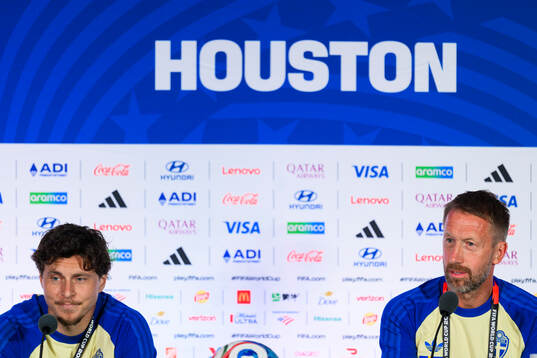 Victor Nilsson Lindelöf and Head coach Graham Potter of