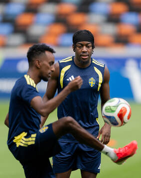 Taha Ali and Anthony Elanga of the Swedish national