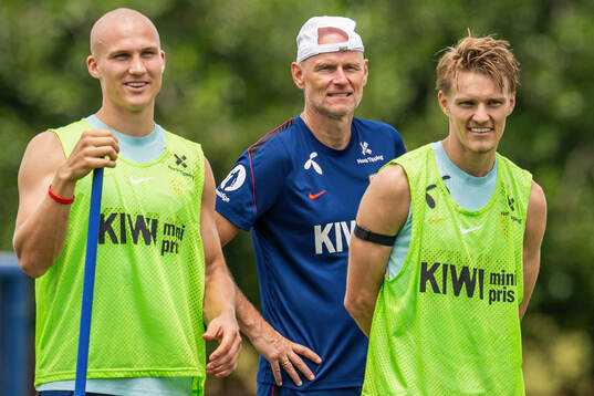 Leo Østigård, head coach Ståle Solbakken and Martin