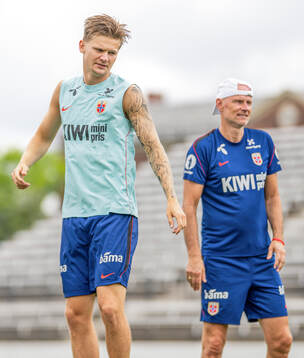 David Møller Wolfe and Ståle Solbakken, head coach of the
