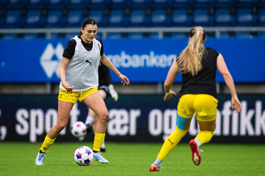 Claudia Nicole Cagnina of Bodø/Glimt warms up