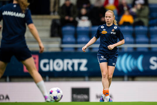Thea Loennecken of Aalesund warms up