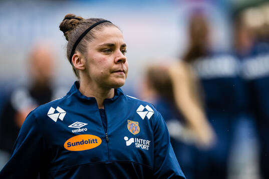 Agata Drozdzik of Aalesund warms up